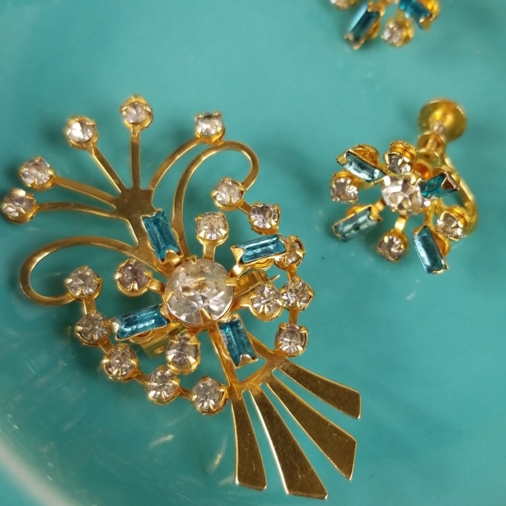 Bugbee and Niles 1940s Brooch/Pendant and Earrings